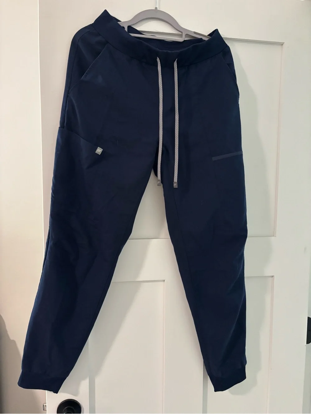 Women’s Fabletics M Jogger Scrubs - Picture 1 of 1
